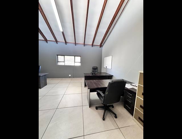 450M² BUSINESS FOR SALE IN DIE HEUWEL EXT 4